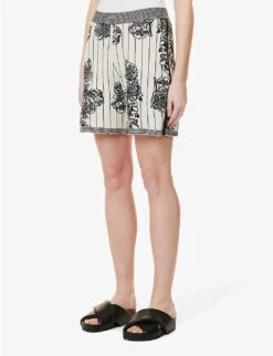 Joseph Floral-pattern Split-hem Knitted Shorts -Closet By She R04095458 BLACKCOMBO ALT02